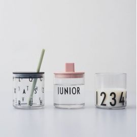 Roze dop met drinktuit voor Design Letters glas