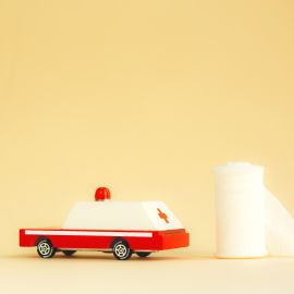 Houten speelgoedauto - Candycar - Ambulance